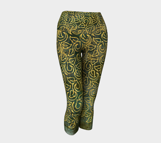 Classic Shabby-chic Damask Golden Leaves Pattern Yoga Capris